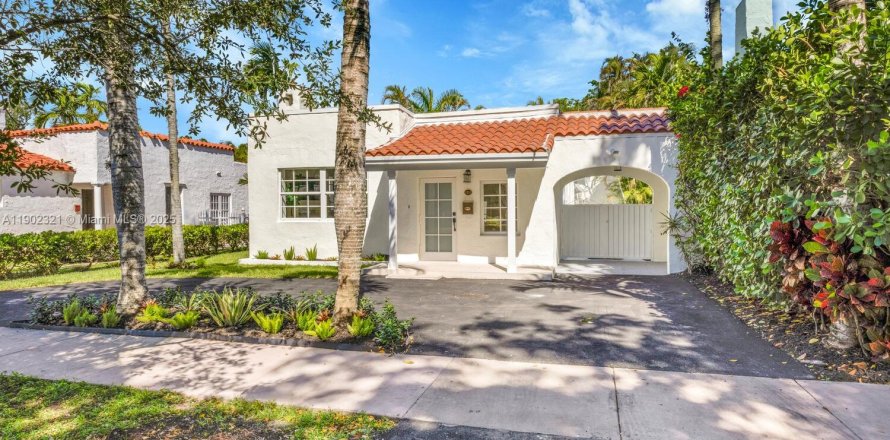 Дом в Корал-Гейблс, Флорида 3 спальни, 169.83м2 № 1954339