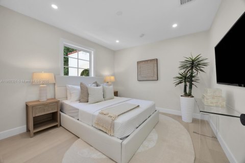 Купить виллу или дом в Корал-Гейблс, Флорида 3 спальни, 169.83м2, № 1954339 - фото 22
