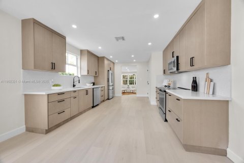 Купить виллу или дом в Корал-Гейблс, Флорида 3 спальни, 169.83м2, № 1954339 - фото 11