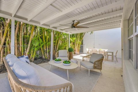 Купить виллу или дом в Корал-Гейблс, Флорида 3 спальни, 169.83м2, № 1954339 - фото 29