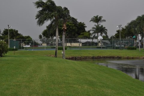 House in West Palm Beach, Florida 3 bedrooms, 123.75 sq.m. № 1183157 - photo 1