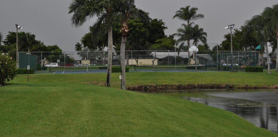 Casa en West Palm Beach, Florida 3 dormitorios, 123.75 m2 № 1183157