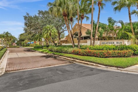 Townhouse in Palm Beach Gardens, Florida 3 bedrooms, 150.04 sq.m. № 2245753 - photo 2