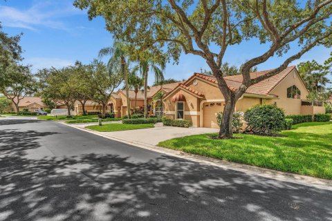 Townhouse in Palm Beach Gardens, Florida 3 bedrooms, 150.04 sq.m. № 2245753 - photo 3