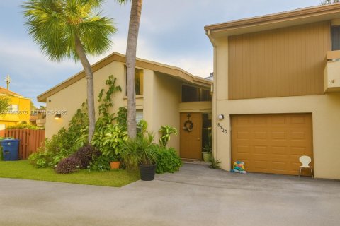Condo in Miramar, Florida, 3 bedrooms № 2081054