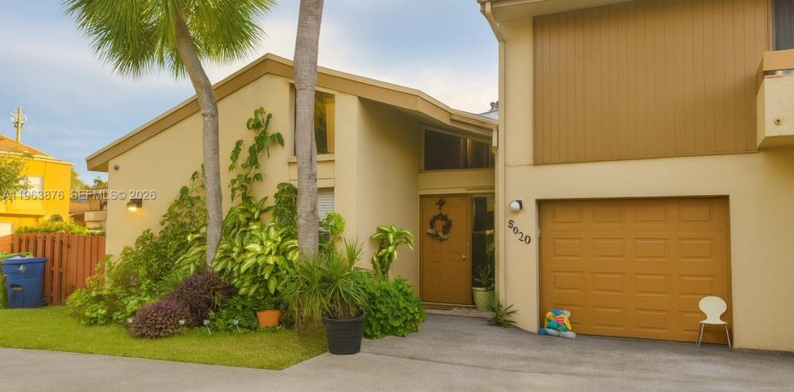 Condo in Miramar, Florida, 3 bedrooms  № 2081054