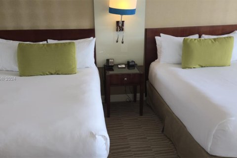 Hotel en venta en Sunny Isles Beach, Florida, 51.19 m2 № 2017254 - foto 5