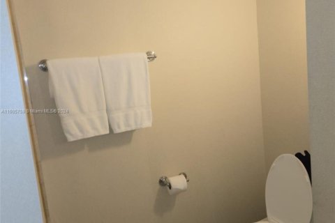 Hotel en venta en Sunny Isles Beach, Florida, 51.19 m2 № 2017254 - foto 14