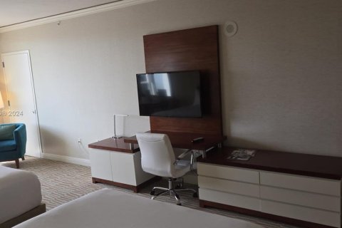 Hotel en venta en Sunny Isles Beach, Florida, 51.19 m2 № 2017254 - foto 2
