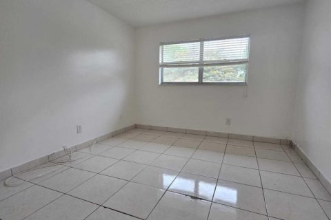 Condominio en venta en North Lauderdale, Florida, 2 dormitorios, 83.05 m2 № 2250198 - foto 7