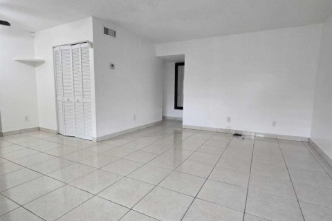Condominio en venta en North Lauderdale, Florida, 2 dormitorios, 83.05 m2 № 2250198 - foto 20