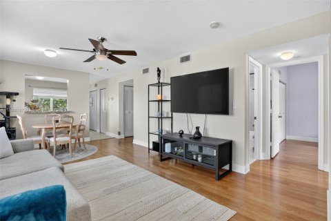Condominio en venta en Davie, Florida, 3 dormitorios, 102.19 m2 № 1951371 - foto 2