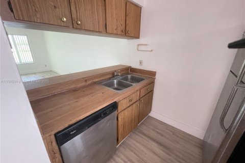 Condo in Coral Springs, Florida, 2 bedrooms  № 1861014 - photo 15
