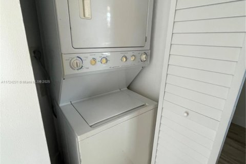 Condo in Coral Springs, Florida, 2 bedrooms  № 1861014 - photo 13