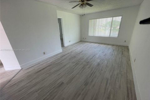 Condo in Coral Springs, Florida, 2 bedrooms  № 1861014 - photo 8