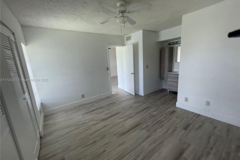 Condo in Coral Springs, Florida, 2 bedrooms  № 1861014 - photo 4