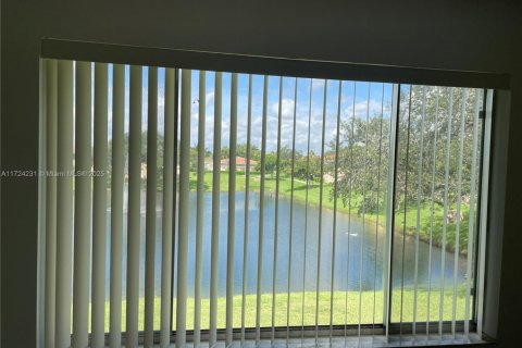 Condo in Coral Springs, Florida, 2 bedrooms  № 1861014 - photo 1