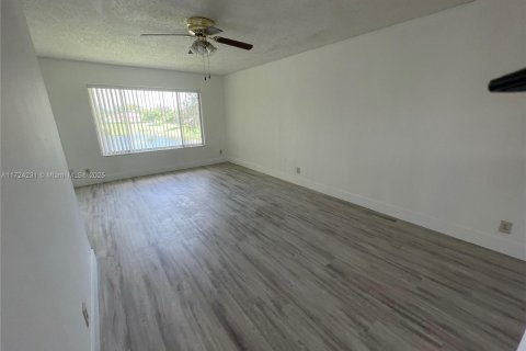 Condo in Coral Springs, Florida, 2 bedrooms  № 1861014 - photo 9