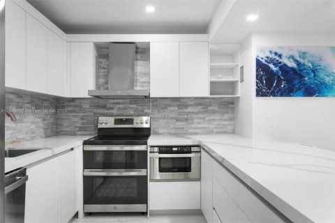 Condominio en venta en Miami Beach, Florida, 2 dormitorios, 111.2 m2 № 1933705 - foto 5