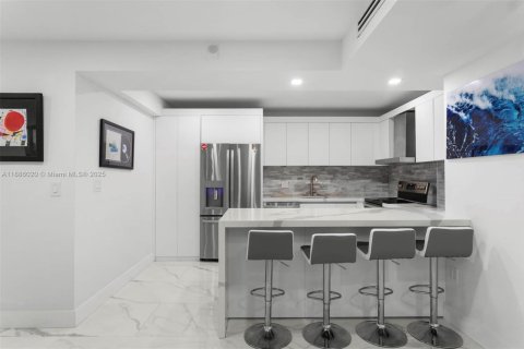 Condominio en venta en Miami Beach, Florida, 2 dormitorios, 111.2 m2 № 1933705 - foto 15
