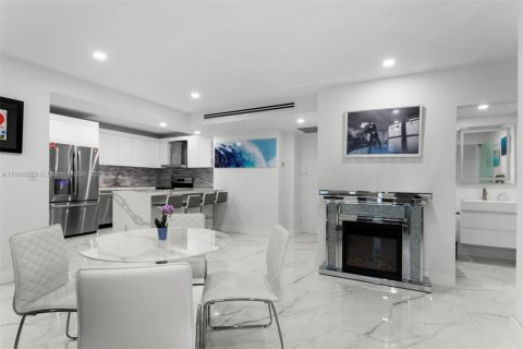 Condominio en venta en Miami Beach, Florida, 2 dormitorios, 111.2 m2 № 1933705 - foto 6