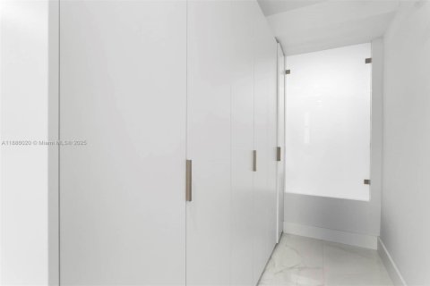 Condominio en venta en Miami Beach, Florida, 2 dormitorios, 111.2 m2 № 1933705 - foto 8