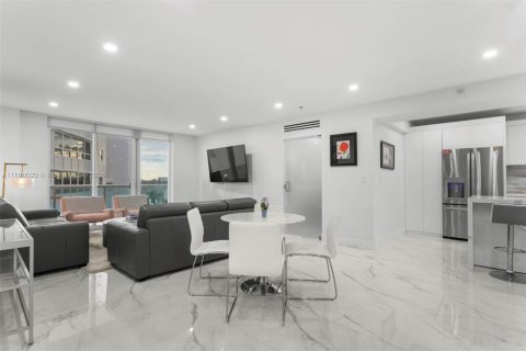 Condominio en venta en Miami Beach, Florida, 2 dormitorios, 111.2 m2 № 1933705 - foto 13