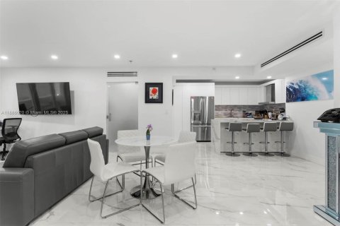 Condominio en venta en Miami Beach, Florida, 2 dormitorios, 111.2 m2 № 1933705 - foto 25