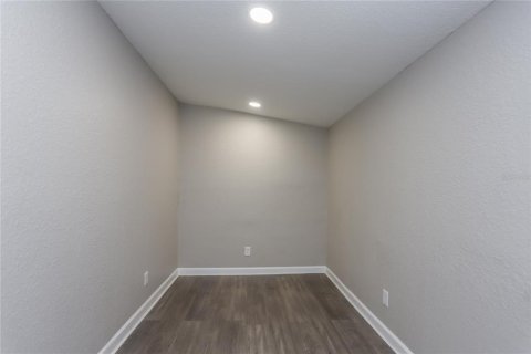 House in Saint Petersburg, Florida 3 bedrooms, 102.75 sq.m. № 1654402 - photo 9