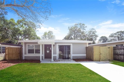 House in Saint Petersburg, Florida 3 bedrooms, 102.75 sq.m. № 1654402 - photo 1