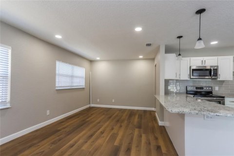 House in Saint Petersburg, Florida 3 bedrooms, 102.75 sq.m. № 1654402 - photo 3