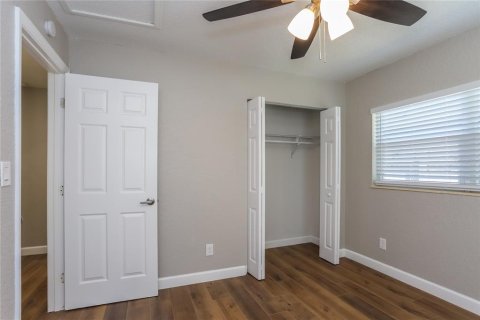 House in Saint Petersburg, Florida 3 bedrooms, 102.75 sq.m. № 1654402 - photo 8
