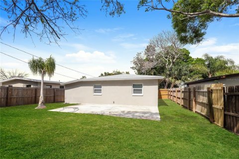 House in Saint Petersburg, Florida 3 bedrooms, 102.75 sq.m. № 1654402 - photo 16