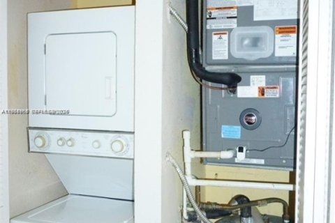 Apartment in Miami, Florida 2 bedrooms, 83.24 sq.m. № 2031801 - photo 8