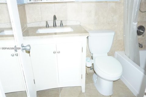 Apartment in Miami, Florida 2 bedrooms, 83.24 sq.m. № 2031801 - photo 3