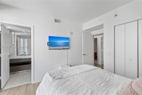Купить кондоминиум в Майами, Флорида 2 спальни, 84.54м2, № 1712781 - фото 19