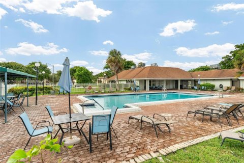 House in Margate, Florida 2 bedrooms, 91.42 sq.m. № 1945420 - photo 22