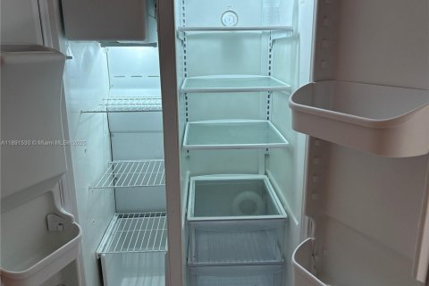 House in Margate, Florida 2 bedrooms, 91.42 sq.m. № 1945420 - photo 11