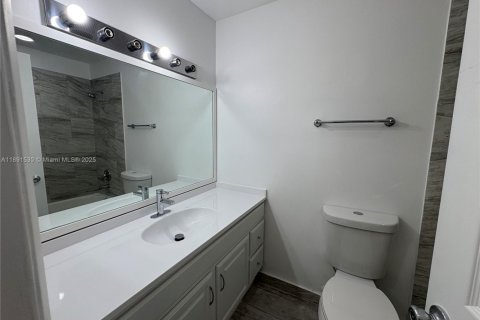 House in Margate, Florida 2 bedrooms, 91.42 sq.m. № 1945420 - photo 12