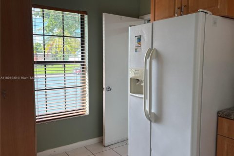 House in Margate, Florida 2 bedrooms, 91.42 sq.m. № 1945420 - photo 10