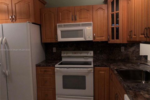 House in Margate, Florida 2 bedrooms, 91.42 sq.m. № 1945420 - photo 9