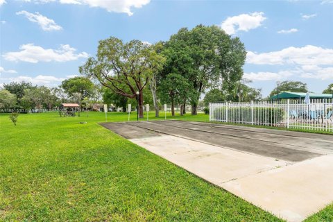 House in Margate, Florida 2 bedrooms, 91.42 sq.m. № 1945420 - photo 21