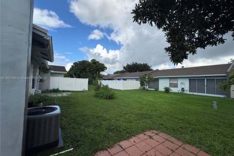 House in Margate, Florida 2 bedrooms, 91.42 sq.m. № 1945420 - photo 8