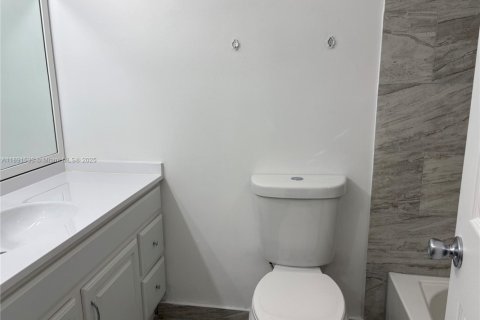 House in Margate, Florida 2 bedrooms, 91.42 sq.m. № 1945420 - photo 13