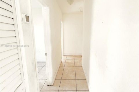 Снять в аренду виллу или дом в Майами, Флорида 3 спальни, 141.21м2, № 1992700 - фото 8