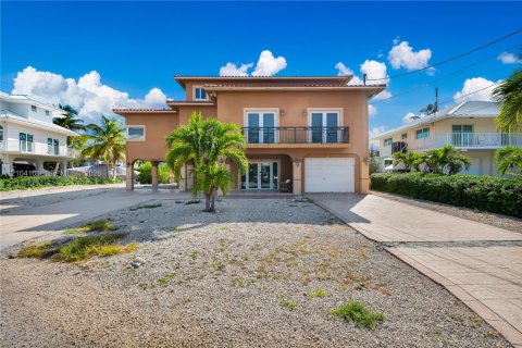 Villa ou maison à louer à Islamorada, Village of Islands, Floride: 5 chambres, 271.46 m2 № 2422005 - photo 9