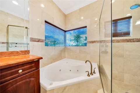 Villa ou maison à louer à Islamorada, Village of Islands, Floride: 5 chambres, 271.46 m2 № 2422005 - photo 4