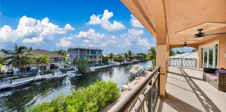Villa ou maison à Islamorada, Village of Islands, Floride 5 chambres, 271.46 m2 № 2422005