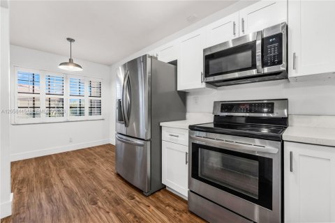 Touwnhouse à vendre à Plantation, Floride: 2 chambres, 110.46 m2 № 2263995 - photo 5