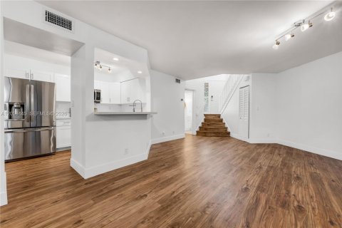 Touwnhouse à vendre à Plantation, Floride: 2 chambres, 110.46 m2 № 2263995 - photo 4